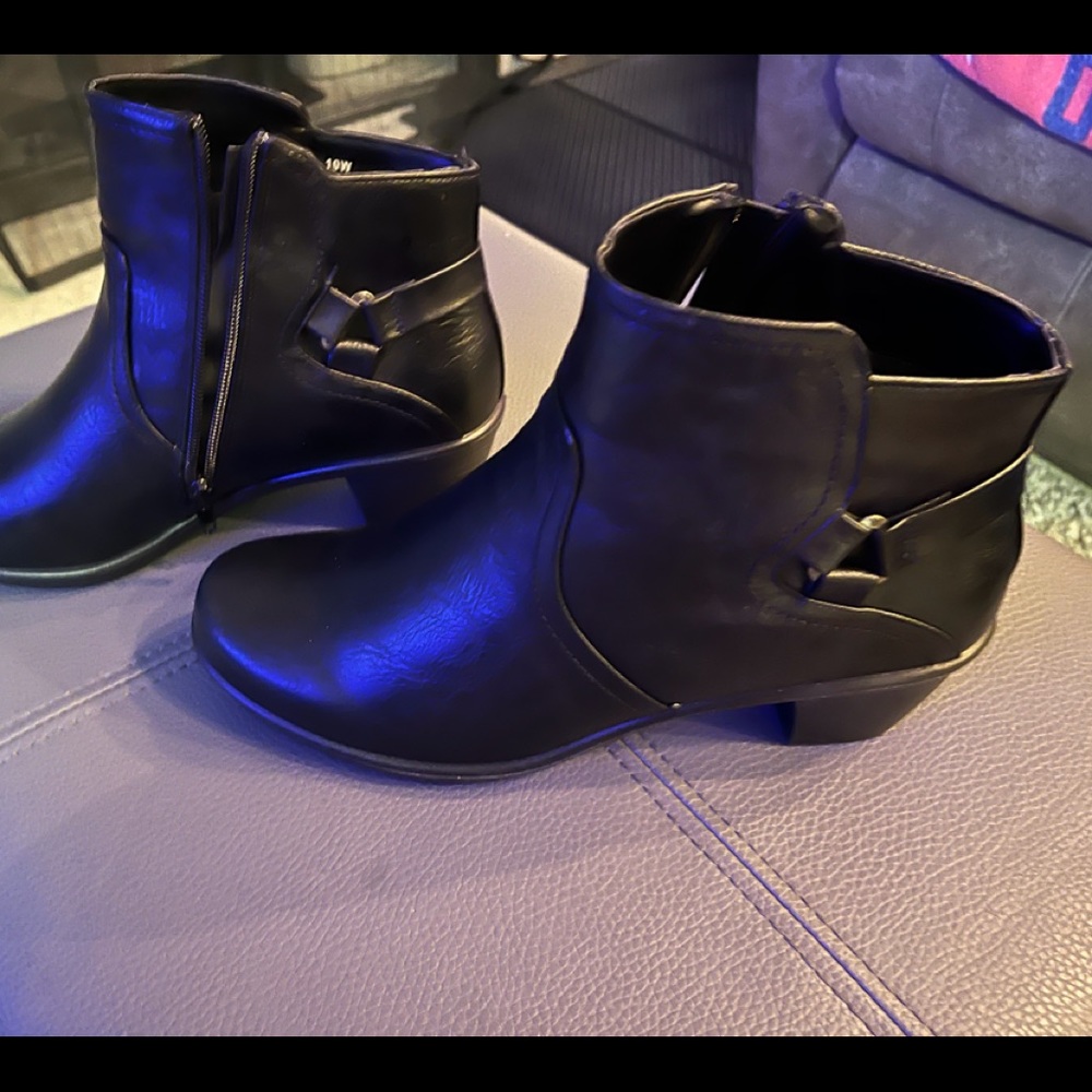 Easy Street Women’s Dawnta Ankle Boots